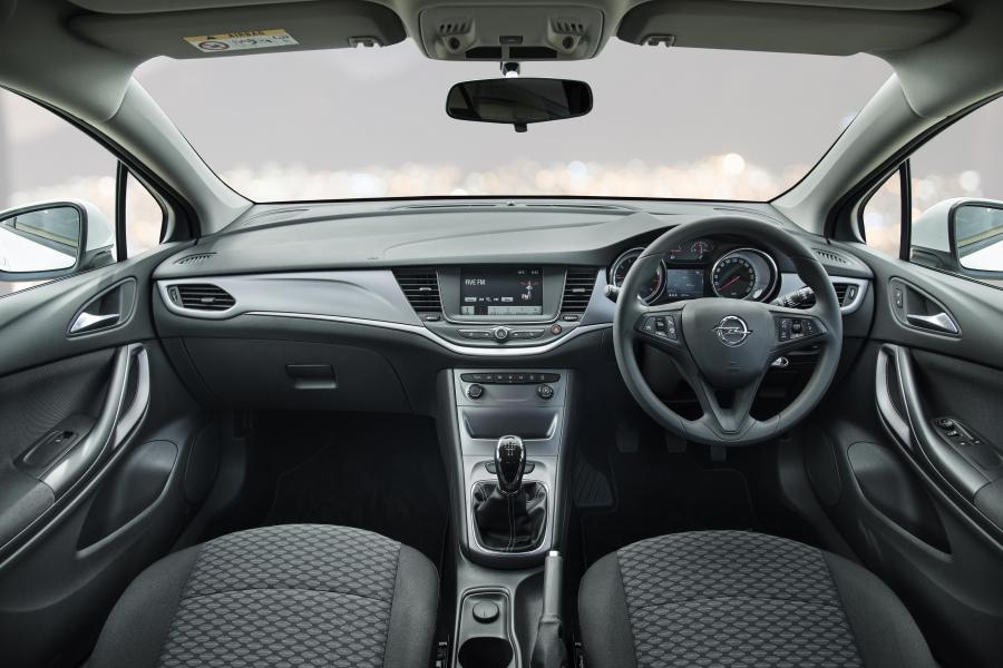  Opel Astra ecoFLEX 2016 года  (ZA) (фото 13 из 29)